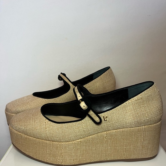 Elegant Larroudé Mary Jane Shoes - Picture 6 of 6